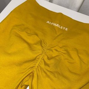 ALPHALETE AMPLIFY LEGGINGS IN SUNFLOWER. Greta condition